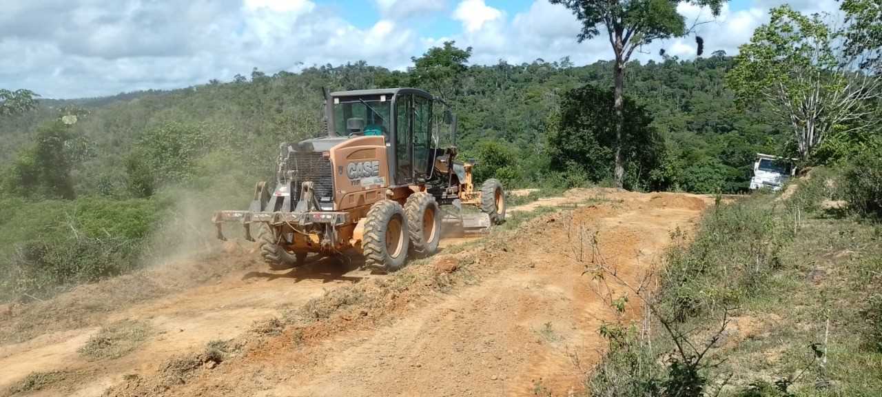 Camacã: Operação patrolamento das estradas vicinais em ritmo